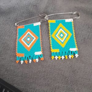 Diamond needle button